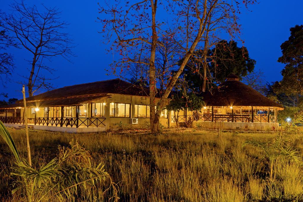 ซารัง ไวลด์ไลฟ์ ซองชัวรี Hotel Meghauli ภายนอก รูปภาพ