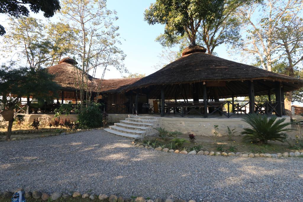 ซารัง ไวลด์ไลฟ์ ซองชัวรี Hotel Meghauli ภายนอก รูปภาพ