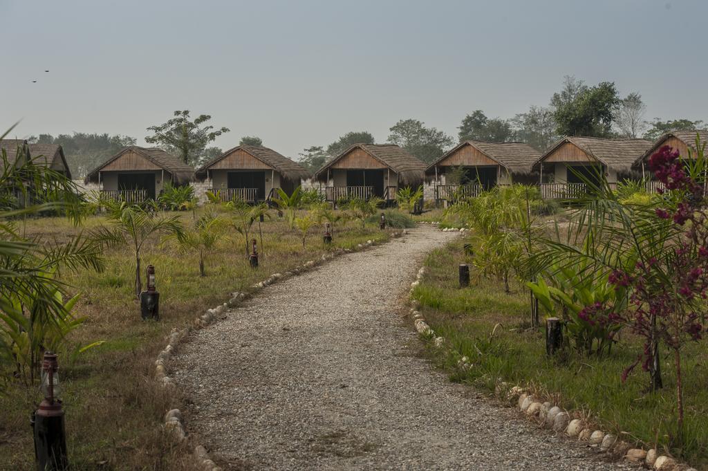 ซารัง ไวลด์ไลฟ์ ซองชัวรี Hotel Meghauli ภายนอก รูปภาพ